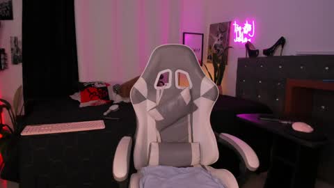 Mia online show from 04/14/26, 02:28