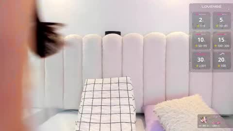 Snapshot of mia_rom chatting on 02/21/25, 12:28 Mia online show from 02/21/25, 12:28