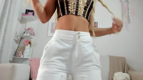 Snapshot of mia_rosse8 chatting on 05/17/26, 07:43 mia_rosse8 online show from 05/17/26, 07:43