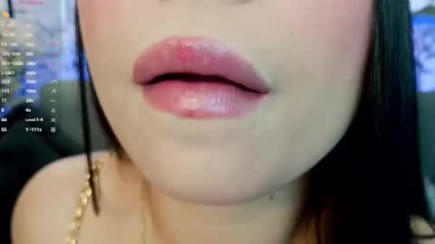 Mia online show from 12/04/25, 12:09