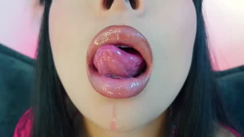 Mia online show from 04/06/26, 11:05