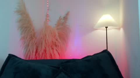 Mia online show from 04/16/26, 07:58