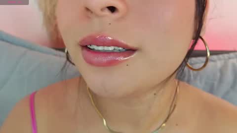 Snapshot of mia_roux1 chatting on 07/25/26, 05:54 Mia online show from 07/25/26, 05:54