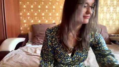 Snapshot of mia_shine_bright chatting on 10/27/25, 05:55 Mia online show from 10/27/25, 05:55