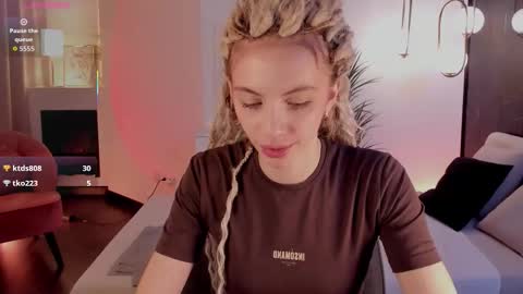 Mia online show from 10/23/25, 07:07