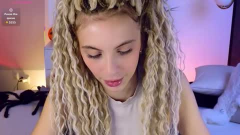 Mia online show from 10/31/25, 06:47