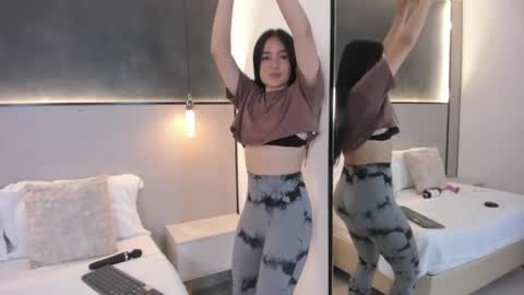 Snapshot of mia_slora chatting on 05/19/26, 12:11 M I A online show from 05/19/26, 12:11