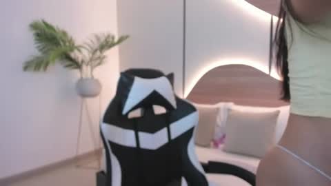 Snapshot of mia_slora chatting on 06/25/26, 02:11 M I A online show from 06/25/26, 02:11