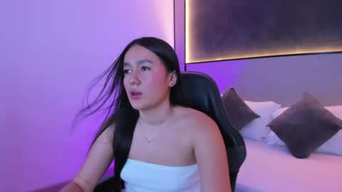 Snapshot of mia_slora chatting on 07/18/26, 12:09 M I A online show from 07/18/26, 12:09