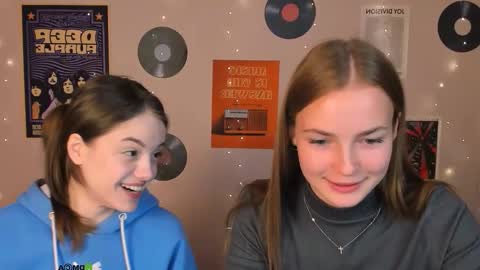 Snapshot of mia_starrr_ chatting on 11/06/25, 09:43 mia_starrr_ online show from 11/06/25, 09:43