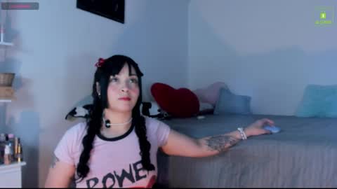 Mia  online show from 11/03/25, 02:24