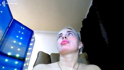 Snapshot of mia_sunnyy chatting on 01/19/25, 11:32 Mia. online show from 01/19/25, 11:32