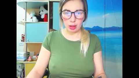 Mia. online show from 11/21/25, 03:22