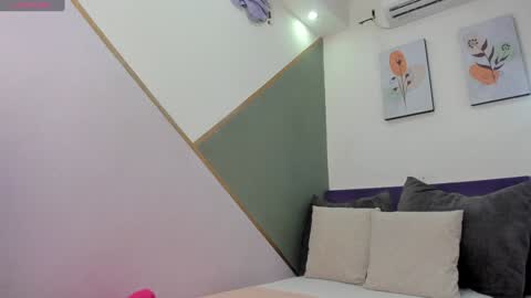 Snapshot of mia_taaylorr chatting on 12/24/24, 09:00 Mia online show from 12/24/24, 09:00