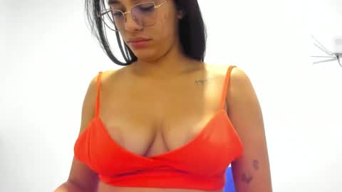 Mia  and  Devin  online show from 09/17/25, 11:28