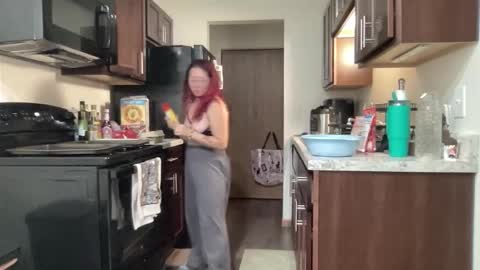 Mia online show from 11/11/25, 07:03