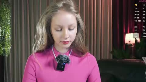 Mia online show from 11/26/25, 10:16