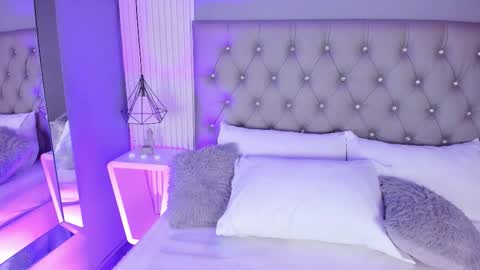 mia vixenn  online show from 12/14/25, 11:20