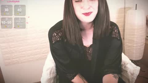 mia_wallase online show from 09/24/25, 10:35