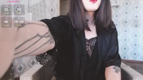 mia_wallase online show from 02/15/26, 08:24