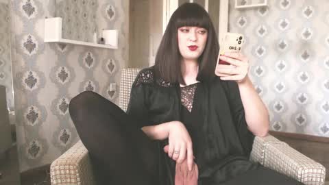 mia_wallase online show from 04/19/26, 07:40
