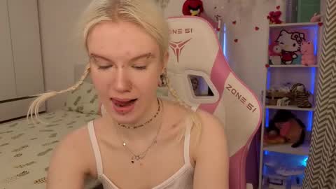 Mia online show from 02/25/26, 03:16