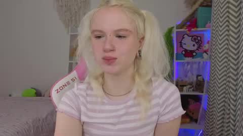 Mia online show from 04/19/26, 03:28