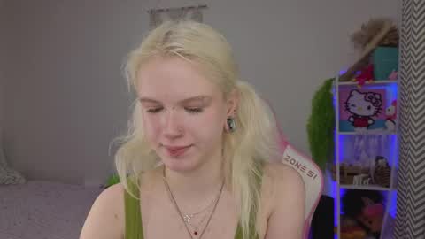 Mia online show from 04/22/26, 03:09