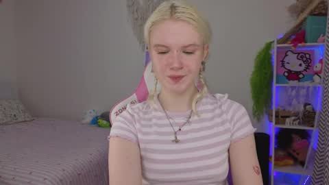 Mia online show from 04/26/26, 03:37