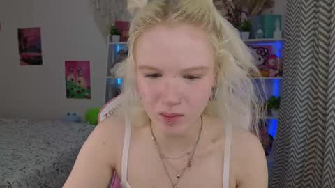 Snapshot of mia_waterlily chatting on 05/12/26, 03:14 Mia online show from 05/12/26, 03:14