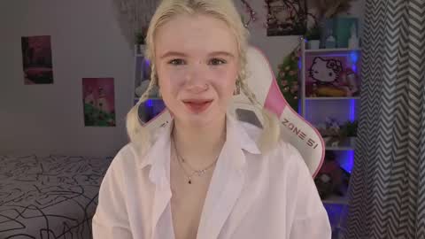Snapshot of mia_waterlily chatting on 06/02/26, 03:19 Mia online show from 06/02/26, 03:19