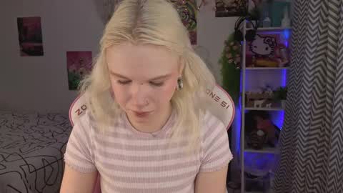 Snapshot of mia_waterlily chatting on 06/03/26, 03:20 Mia online show from 06/03/26, 03:20