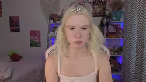 Snapshot of mia_waterlily chatting on 06/28/26, 03:12 Mia online show from 06/28/26, 03:12