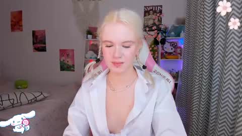 Snapshot of mia_waterlily chatting on 07/21/26, 03:31 Mia online show from 07/21/26, 03:31