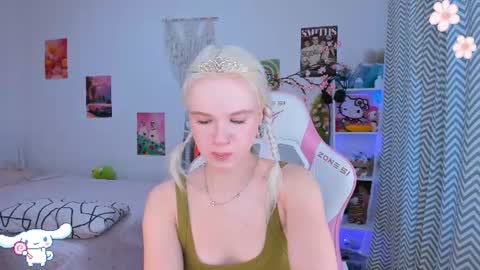 Snapshot of mia_waterlily chatting on 07/23/26, 03:26 Mia online show from 07/23/26, 03:26