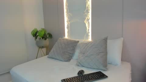 M I A online show from 03/28/26, 03:39