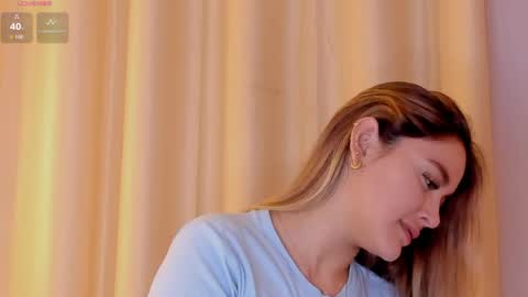 Mia White  online show from 04/17/26, 02:53