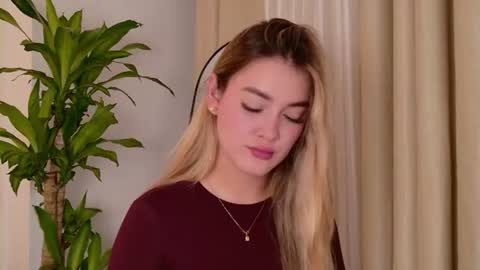 Mia White  online show from 07/23/26, 03:43
