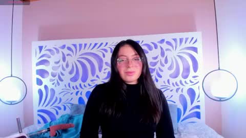 mia_wills_ online show from 04/13/26, 05:07