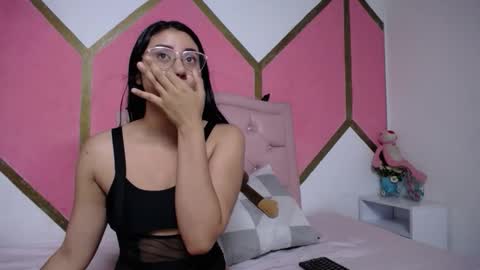 Mia online show from 12/03/25, 11:52