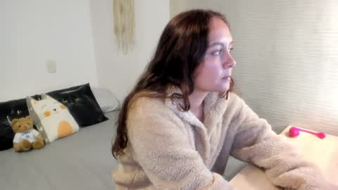 Snapshot of mia_xgray chatting on 02/08/25, 07:05 Mia online show from 02/08/25, 07:05