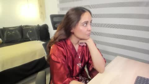 Mia   online show from 11/22/25, 07:46