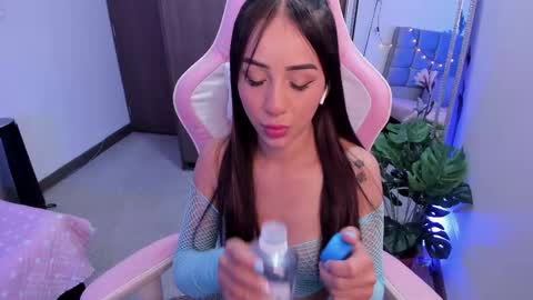 Snapshot of miaa_06 chatting on 02/19/25, 01:40 mia nicolle online show from 02/19/25, 01:40