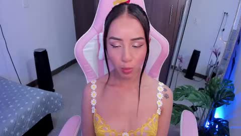 Snapshot of miaa_06 chatting on 03/05/25, 04:34 mia nicolle online show from 03/05/25, 04:34