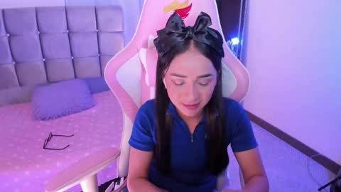 Snapshot of miaa_06 chatting on 09/22/25, 02:57 mia nicolle online show from 09/22/25, 02:57