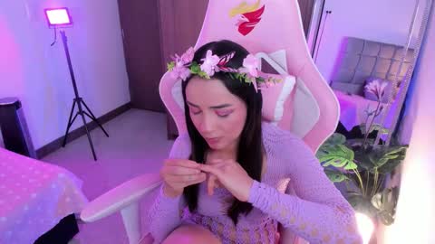 Snapshot of miaa_06 chatting on 10/19/25, 01:39 mia nicolle online show from 10/19/25, 01:39