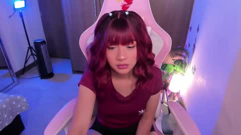 Snapshot of miaa_06 chatting on 11/28/25, 10:01 mia nicolle online show from 11/28/25, 10:01