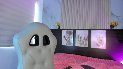 miaa_as_ online show from 09/19/25, 02:40