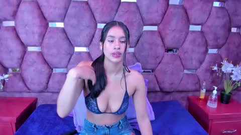 miaa_davis_ online show from 12/19/25, 03:02