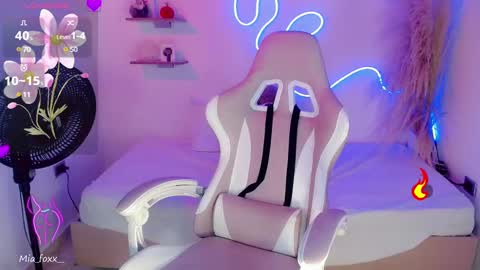 Mia online show from 01/17/25, 02:39